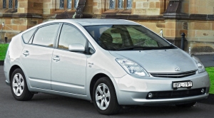 2008_Toyota_Prius_(NHW20R)_liftback_(2012-06-24)
